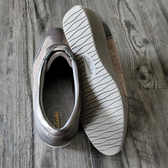 CLARKS Brown Suede Elastic Strap Oxfords Wedge Heel Walking Shoes Sneakers Sz 7 - Picture 7 of 7